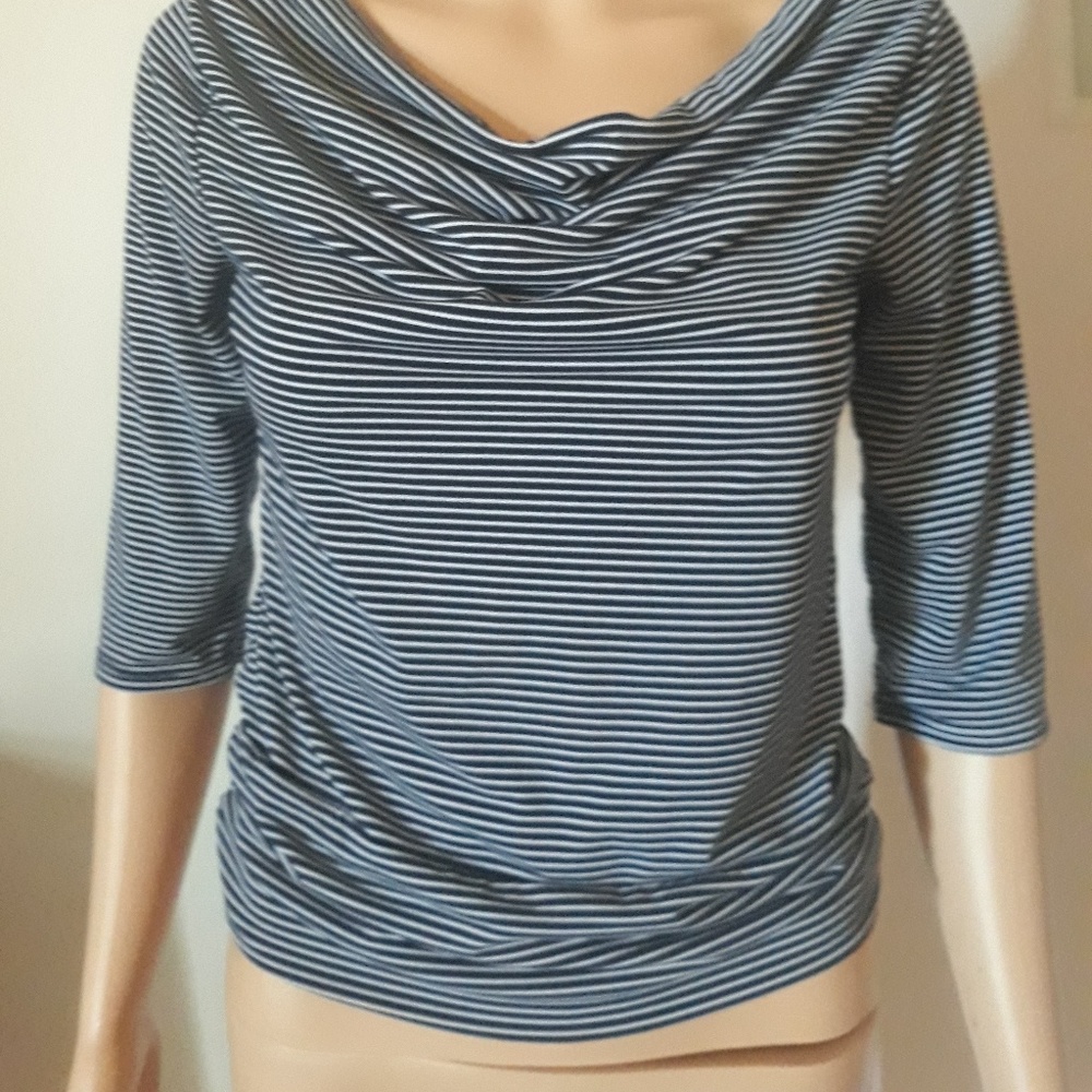 Woman's top - Picture 2 of 3
